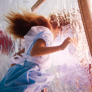 Alice in Waterland - Elena Kalis