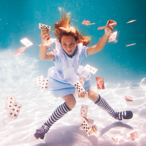 Alice in Waterland - Elena Kalis