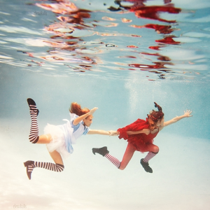 Alice in Waterland - Elena Kalis